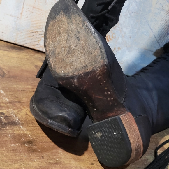 Edgy Junk Gypsy By Lane Stunning Distressed Black Leather Boots With Fringe. - Picture 11 of 16